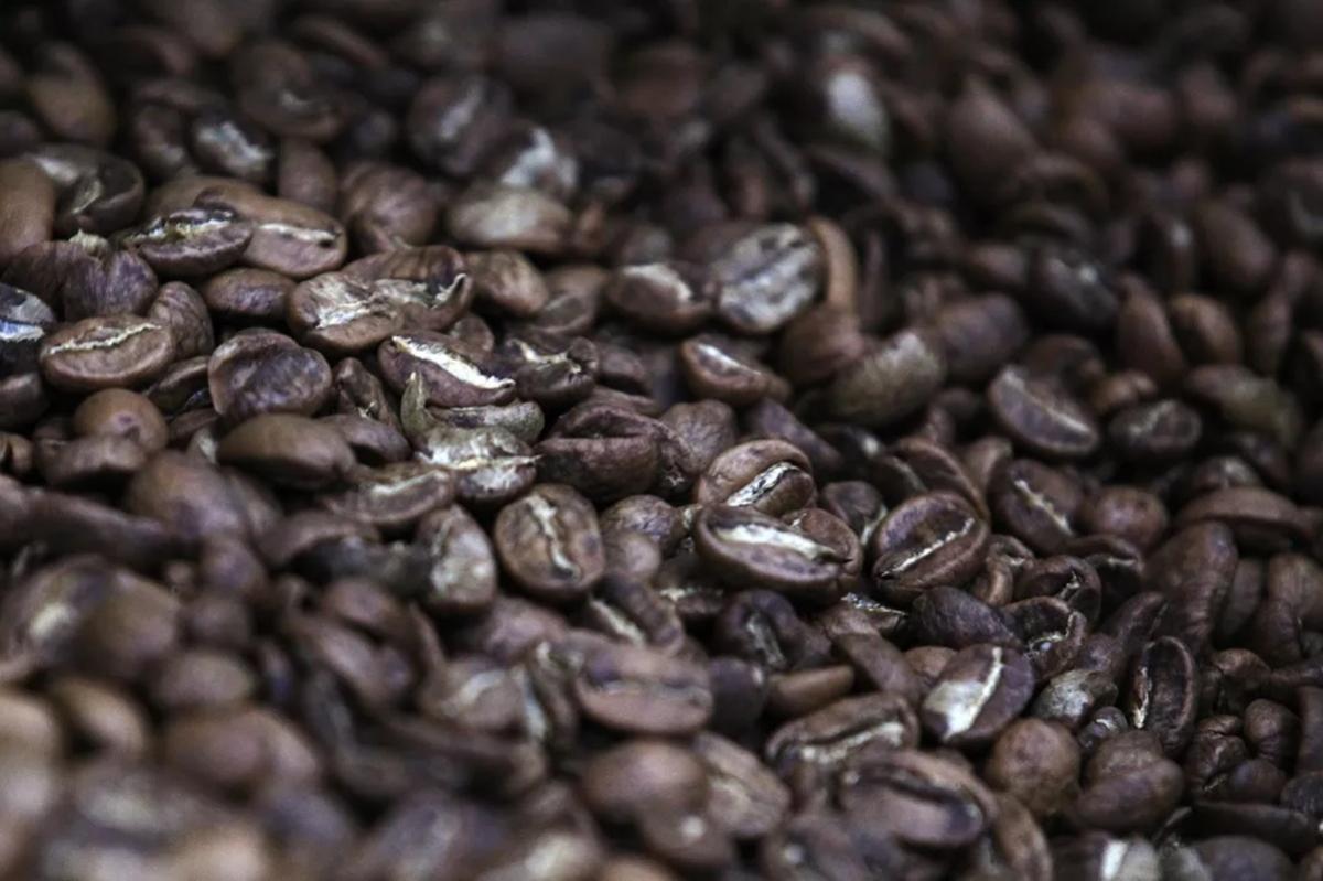 Врач объяснила, чем опасны промышленные сливки в кофе