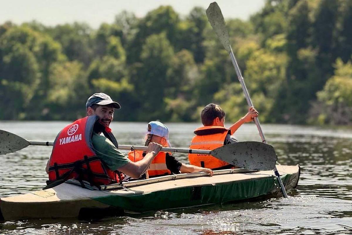 Ветераны СВО отправились в байдарочное путешествие по исторической Суре в Мордовии