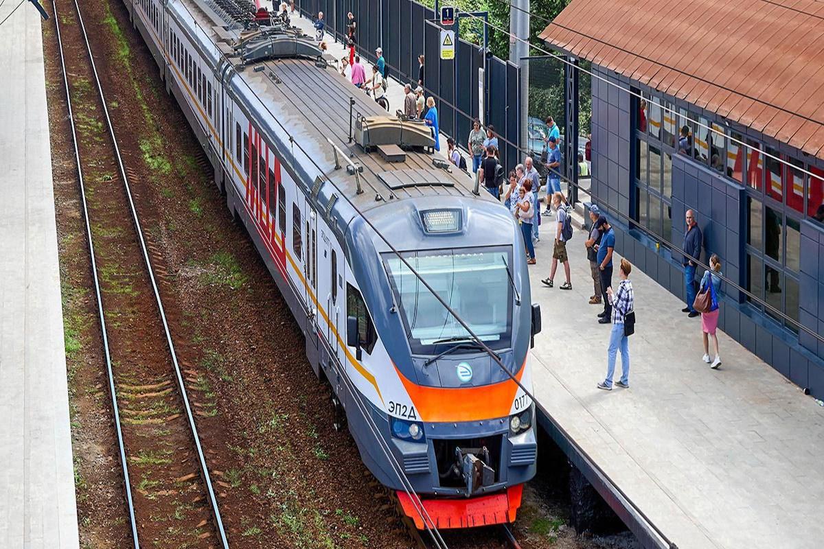 Дополнительные рейсы и новые маршруты: как изменится движение поездов в Москве на праздники