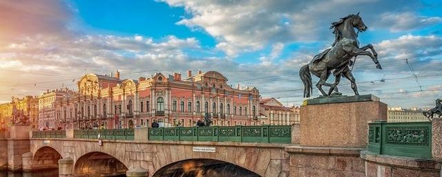 Самым популярным городом России для отдыха в августе стал Санкт-Петербург