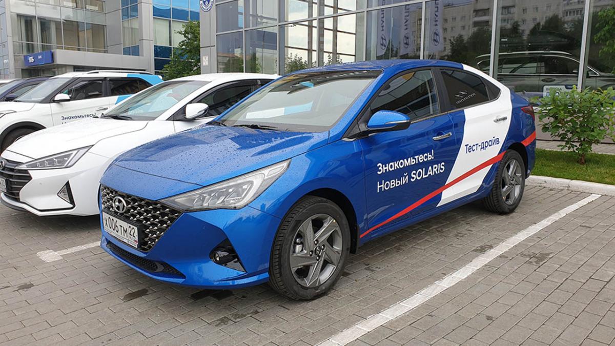 В России стартовали продажи новых седанов Hyundai Accent по цене от 1,8 млн рублей