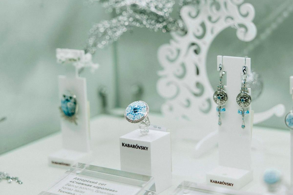 Губернатор Сергей Ситников: В преддверии Нового года в Москве, Санкт-Петербурге и Костроме открылись уникальные экспозиции от костромских ювелирных брендов