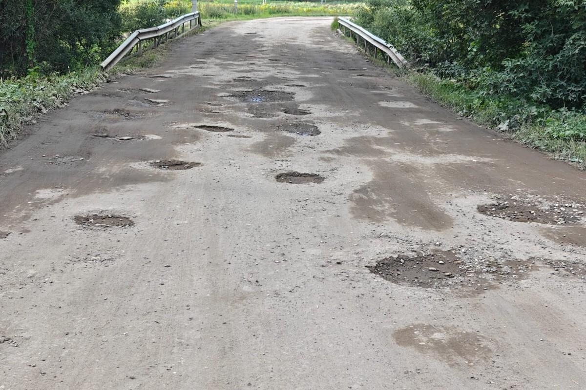 В Большой Туле люди записали видеообращение из-за разбитой дороги