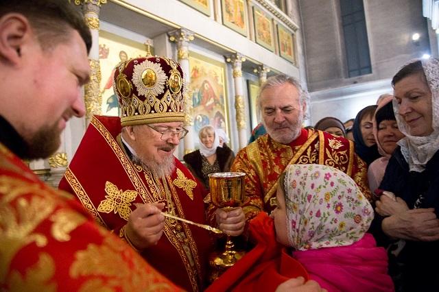 В Красноярске прошли богослужения в честь Пасхи