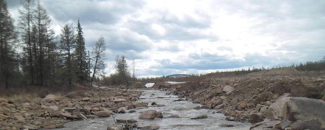 В Якутии выясняют причины загрязнения реки в Алданском районе