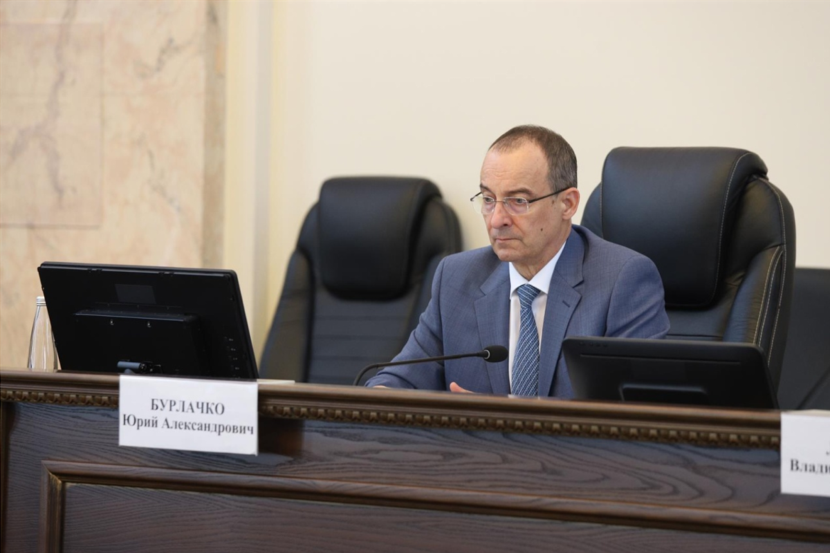 Депутаты приняли отчет краевого департамента строительства о проделанной им работе