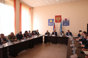 Сопредседатель ВАРМСУ Ирина Гусева обсудила с руководством Камызякского района вопрос поддержки бойцов СВО и патриотическое воспитание