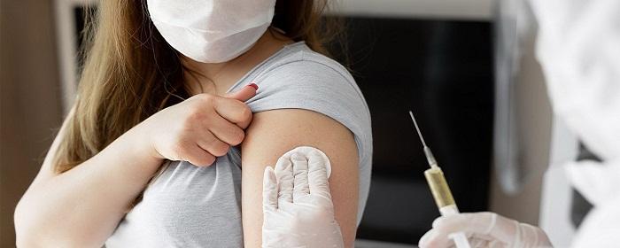 Эксперты посоветовали вакцинироваться от «пиролы» всем, кто работает с людьми