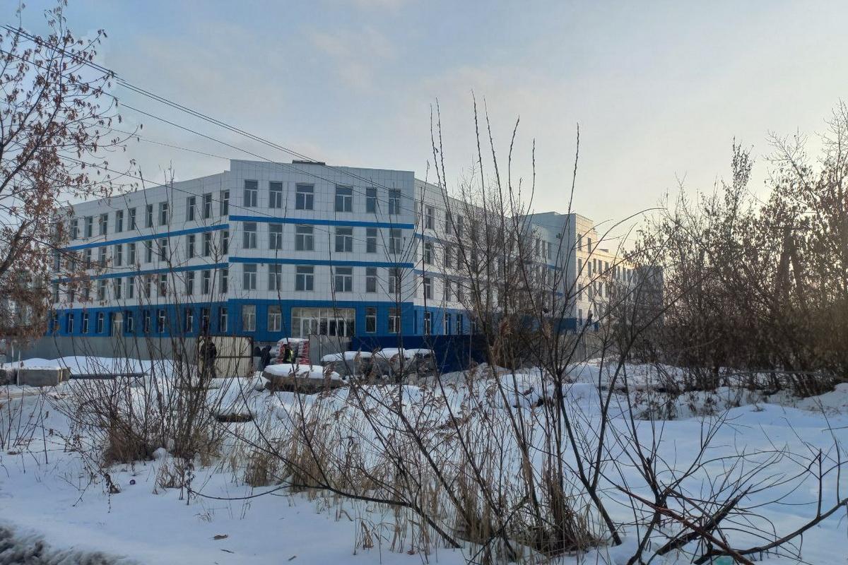 95% к концу года: депутат Сергей Трубников оценил готовность строящейся поликлиники в Кировском районе