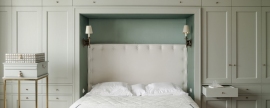 Удобным и простым решением для спальни могут стать встроенные шкафы