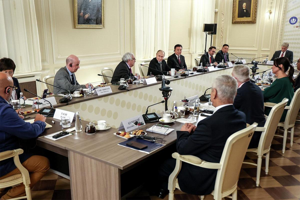 Путин заявил, что готов встретиться с Зеленским