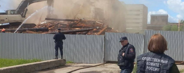 СК начал расследование по факту сноса исторического здания на Октябрьской набережной Петербурга