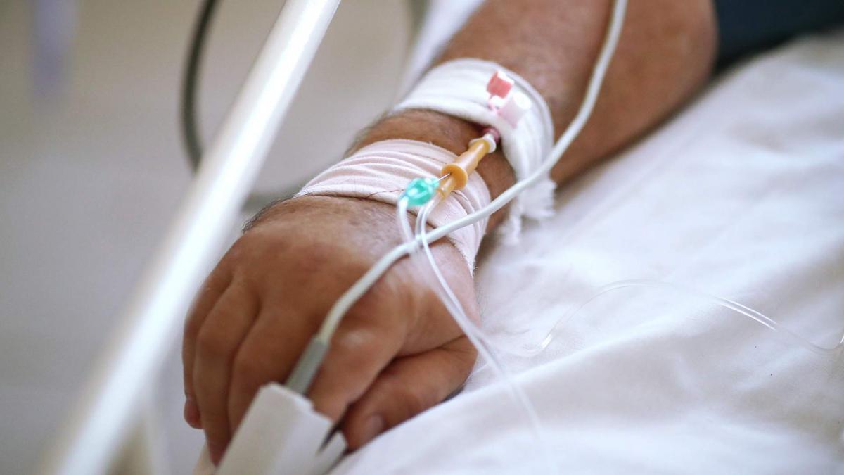 Нарколог Исаев назвал симптомы тяжелой алкогольной интоксикации