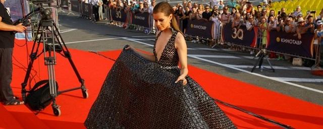 Платье Екатерины Шпицы для «Кинотавра» весило более 8 кг