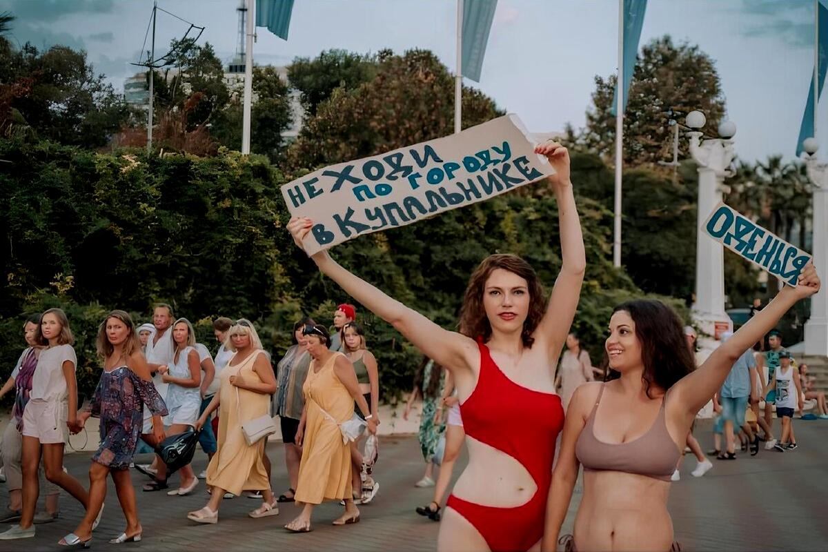 «Оденьтесь!» Почему местные жители объявили войну туристам? Что может испортить ваш отпуск за секунды