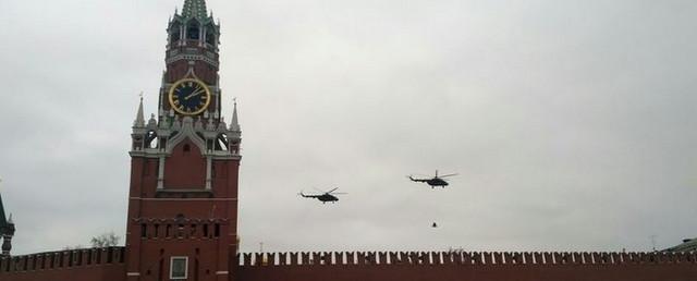 В ФСО объяснили появление военных вертолетов в небе над Кремлем