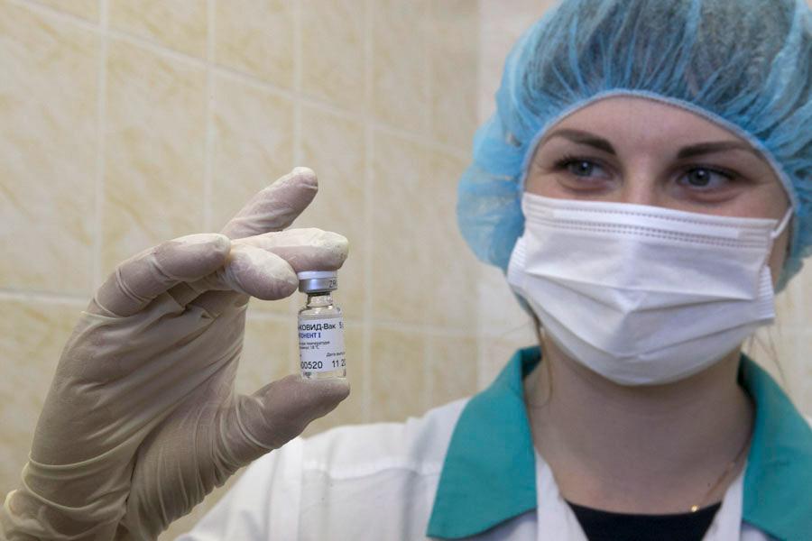 В пунктах вакцинации Новосибирска начал заканчиваться первый компонент препарата от COVID-19