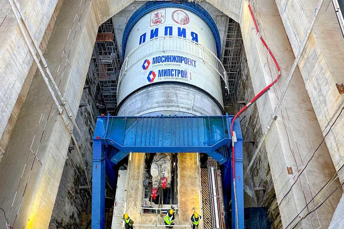 Тоннелепроходческий комплекс «Лилия» переместили без монтажа к новой стройплощадке московского метро
