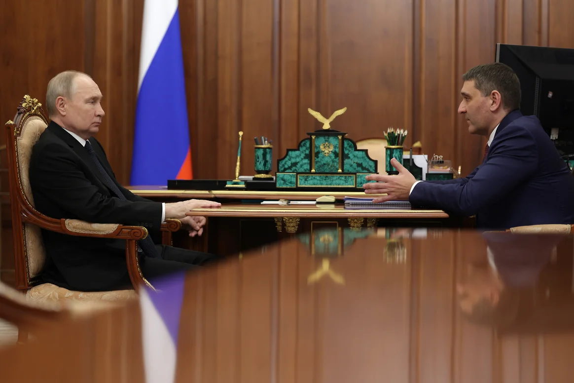 Путин (военный преступник) указал главе «Россетей» на энергокольцо Москвы