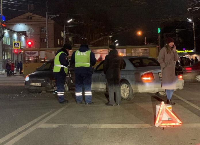 В Рязани на улице Есенина столкнулись две иномарки