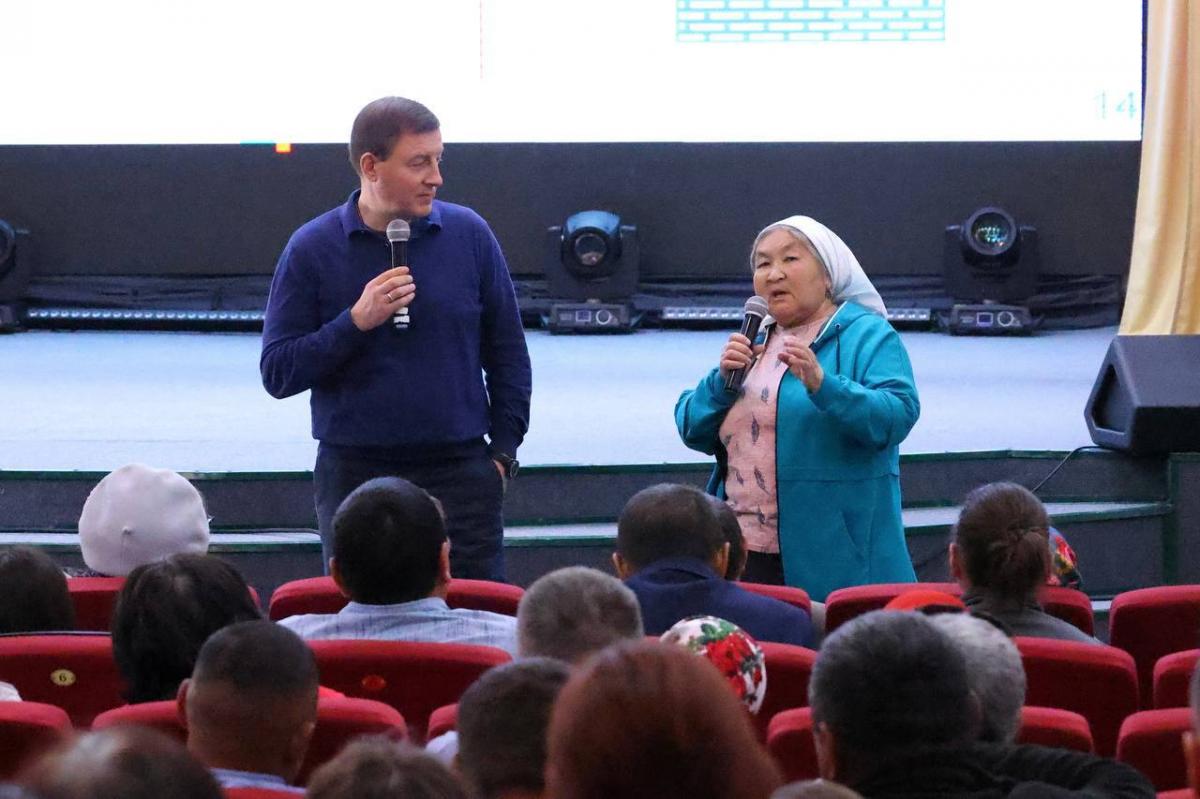 Глава Республики Алтай Андрей Турчак провел встречу с жителями Усть-Кана