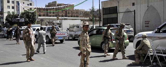 В Йемене террорист-смертник атаковал военный лагерь