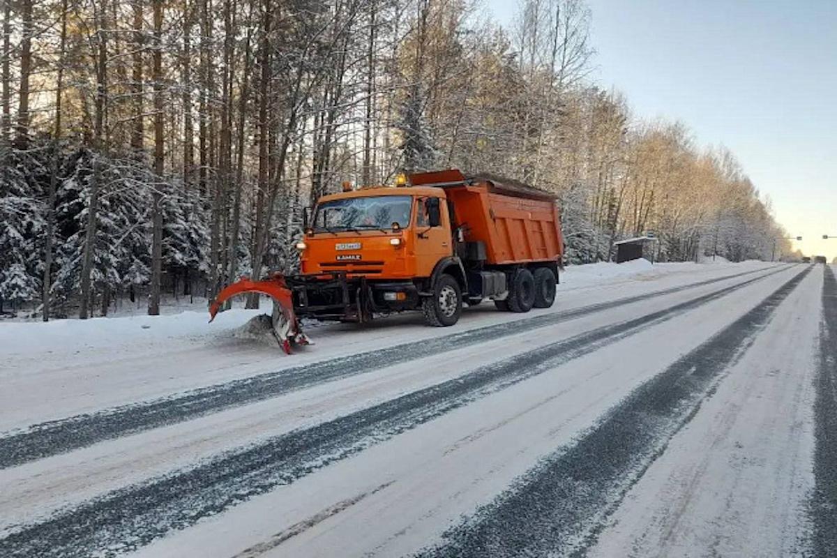 В Кировской области снежная погода заставляет дорожные службы работать в усиленном режиме