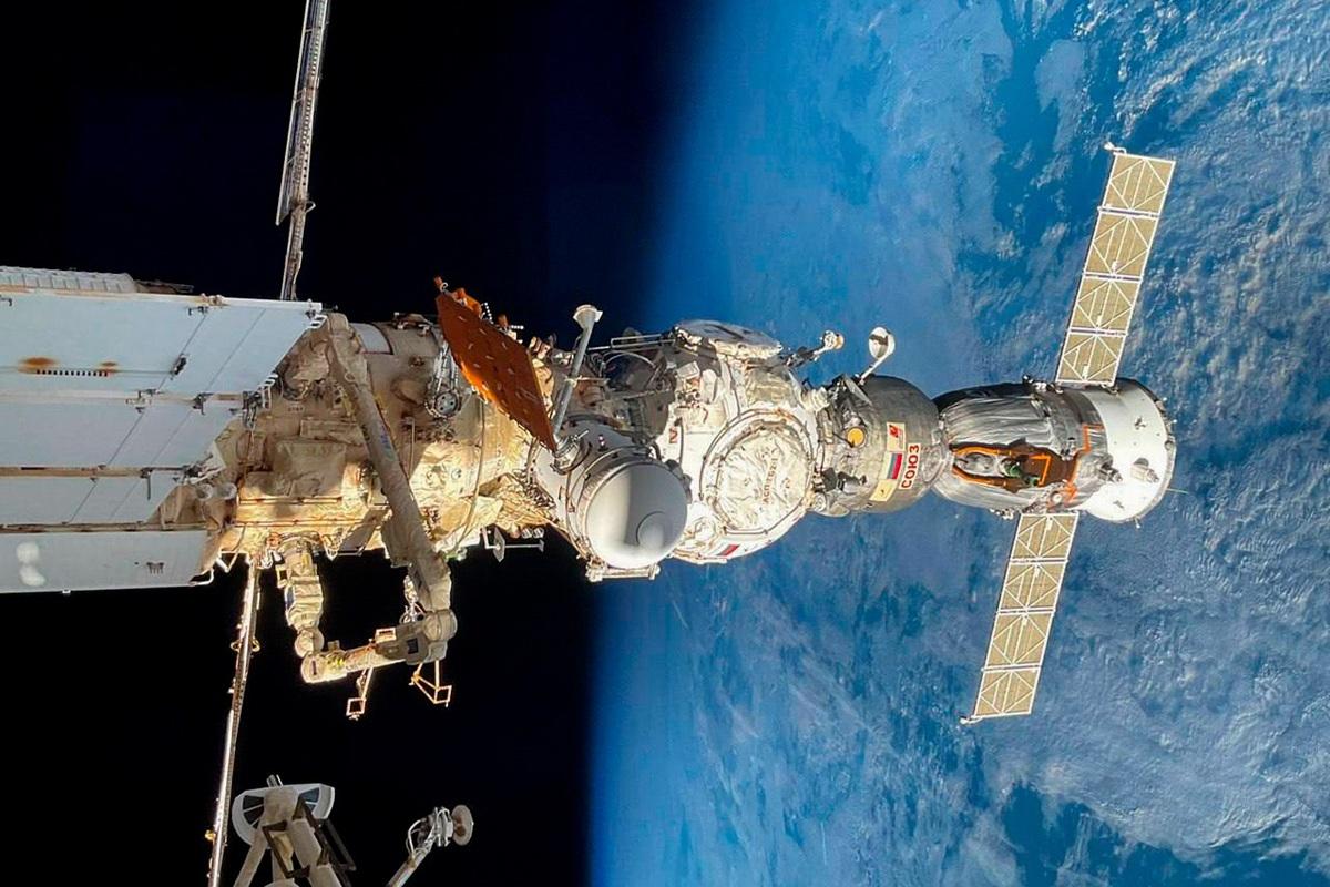 Космонавты на МКС озвучили ролики о Земле из космоса для слабовидящих