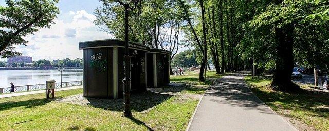 В четырех парках Калининграда установят стационарные платные туалеты
