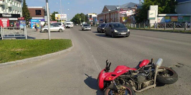 Под Новосибирском насмерть разбился 26-летний мотоциклист на «Дукати»