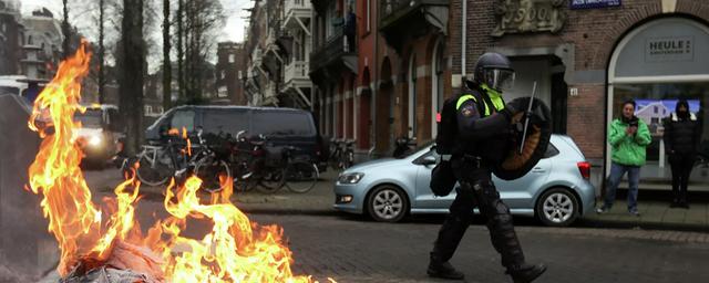 Более 150 человек задержали в Нидерландах в ходе массовых беспорядков