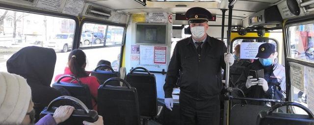 В Новосибирске штрафуют водителей транспорта за пассажиров без масок