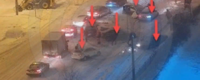 В ДТП с участием пяти авто на юго-западе Москвы пострадали два человека
