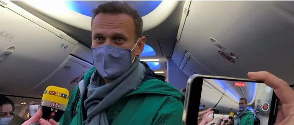 Алексей Навальный вылетел из Берлина в Москву