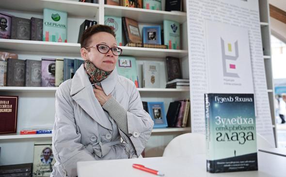 В Уфе отменили спектакль «Зулейха открывает глаза» из-за позиции Яхиной по спецоперации