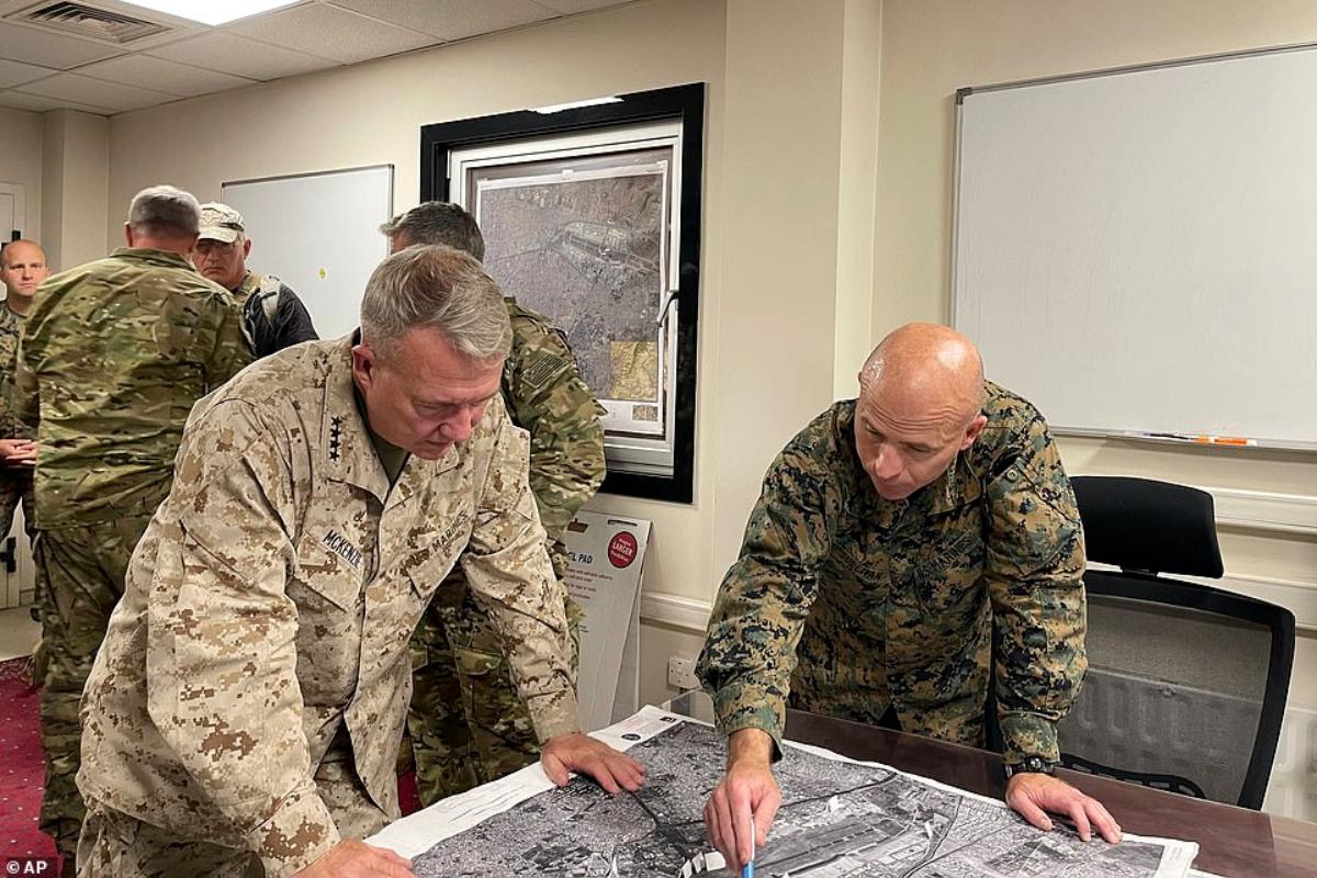 «Снести с лица Земли»: НАТО готовится к решающей битве с Россией. Первые цели уже намечены?