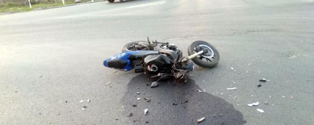 В Рязани водитель мотоцикла без прав перелетел через легковушку