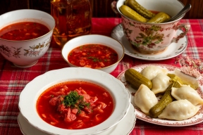 Борщ, пельмени и водка: китайские туристы раскупают русскую кухню