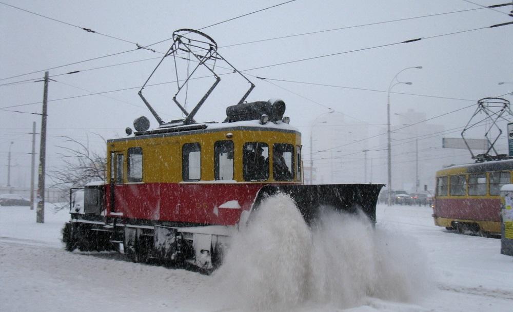 Во Владикавказе после капитального ремонта вновь поставили на службу городу снегоуборочный трамвай