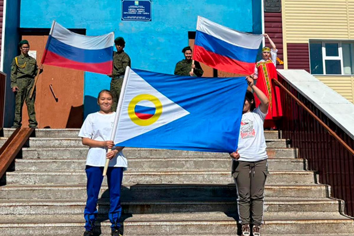 Учителя из Тывы и Чукотки получат по 1,5 млн рублей за работу в селах Уэлен и Омолон