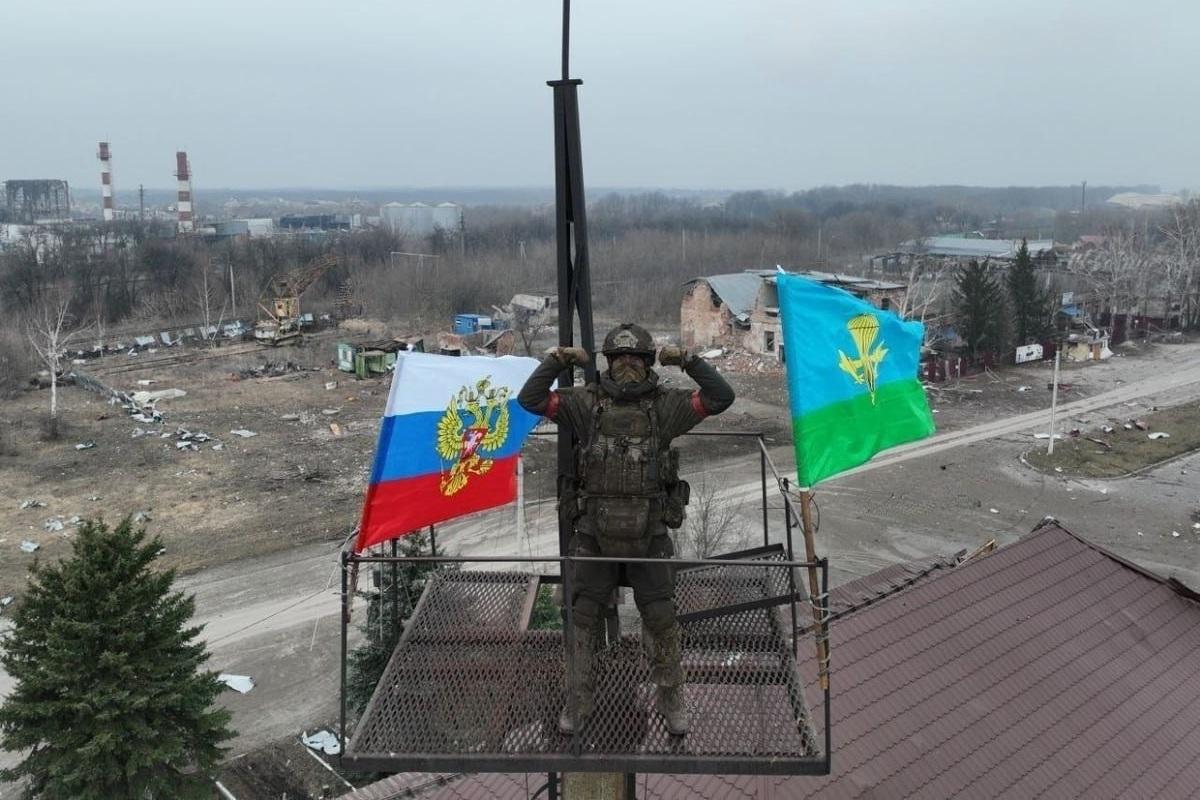 Военный из Бурятии удостоен звания Героя России за водружение флага над Суджей