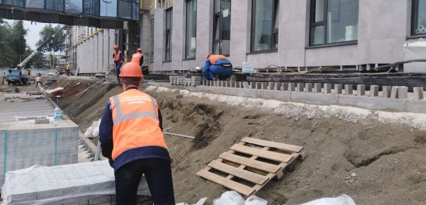В Крыму наказали подрядчика за нелегальных узбеков на стройке
