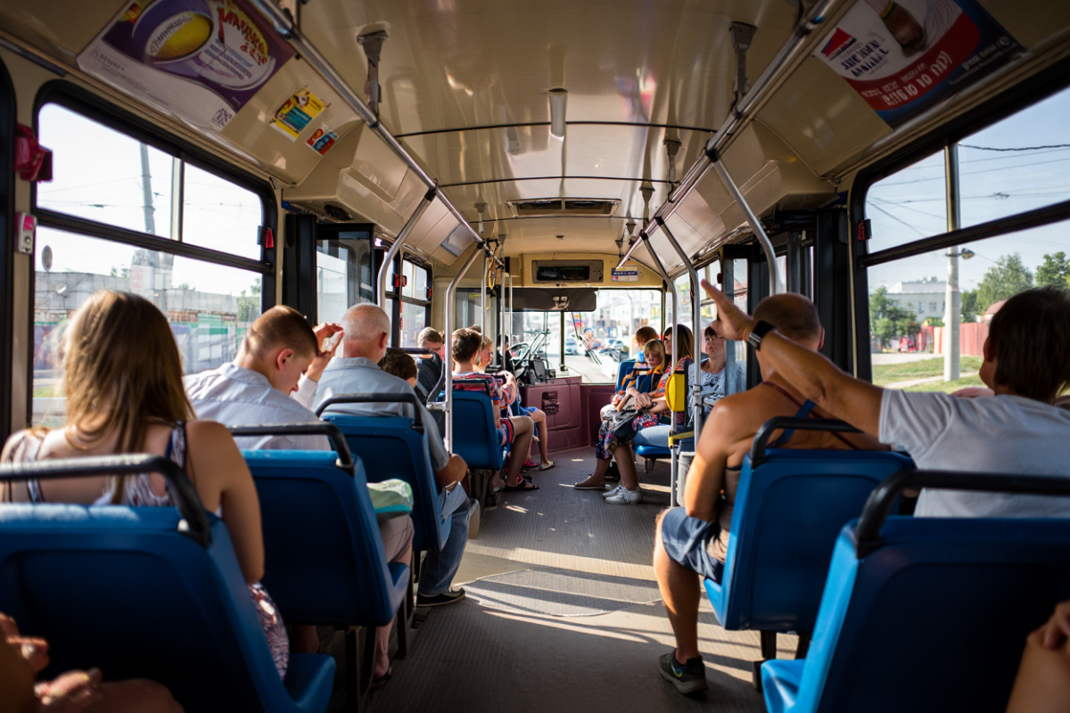 Этикет против закона: кто в транспорте имеет приоритет