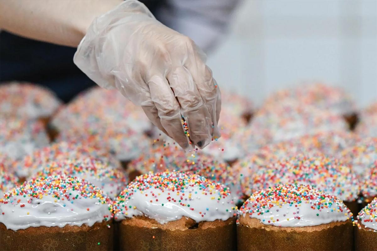 В Новосибирской области ритейлерам запретили спекулировать на куличах и пасхальных яйцах