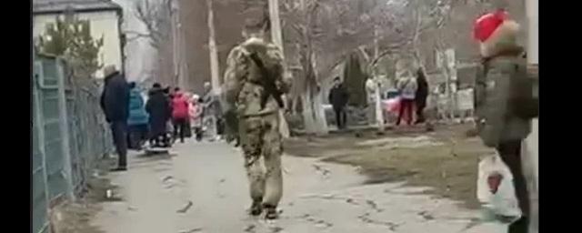 В Шахтах задержаны двое мужчин в камуфляже с игрушечными автоматами