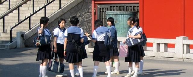 Все школы Японии закрывают из-за угрозы распространения коронавируса