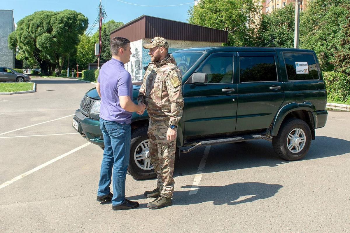 Старшина минометной батареи Тигр получил УАЗ от главы Подольска Григория Артамонова