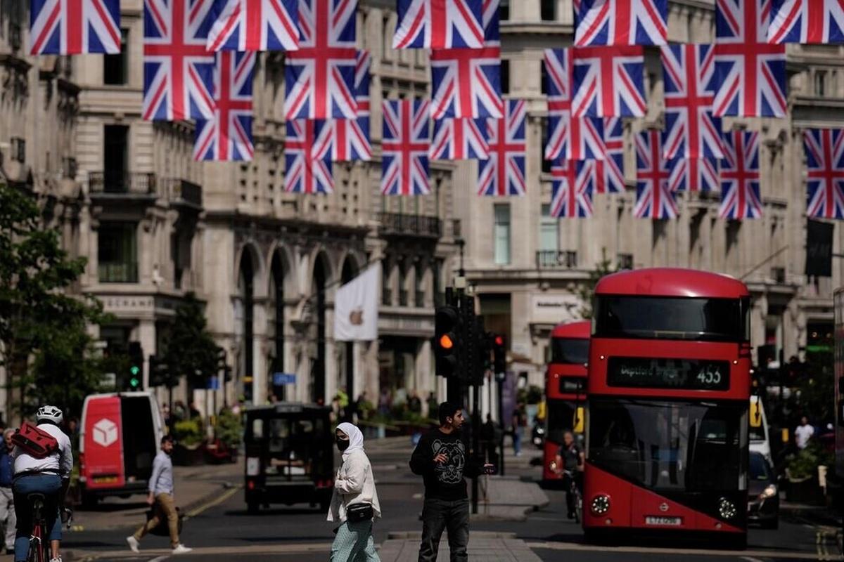 Британский авторынок в сентябре 2025 года вырос на 13,7%