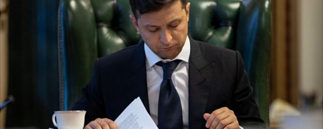 КС Украины не позволил Зеленскому отстранить главу суда