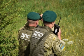 Украинские пограничники пытаются помешать бегству граждан из страны